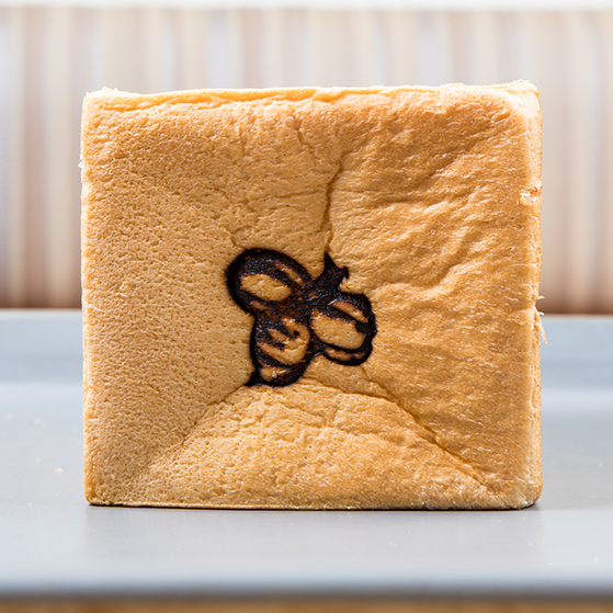 耳まで柔らかい極上の口どけ【生クリーム食パン クイーン】