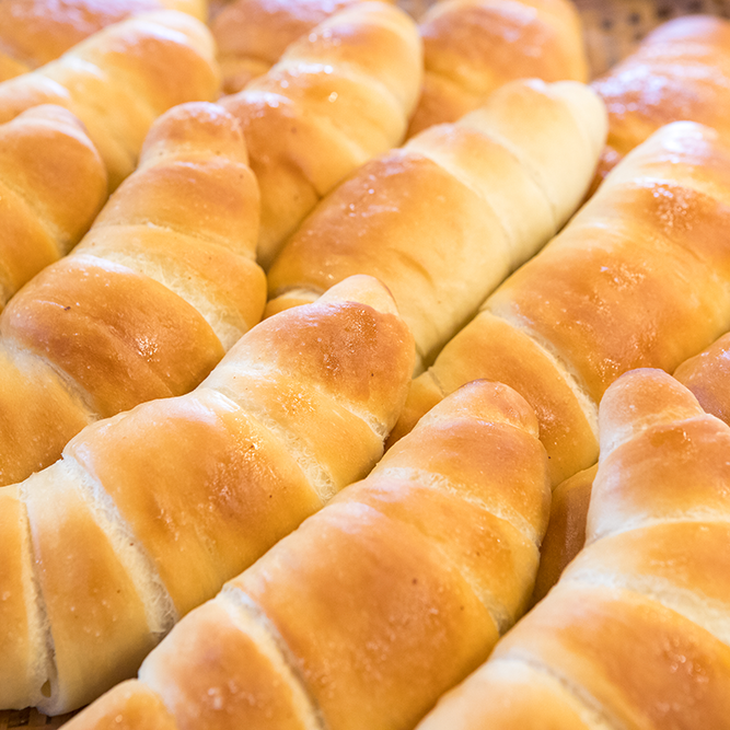 「カリッ」「じゅわっ」食感がやみつき【塩バターロール】