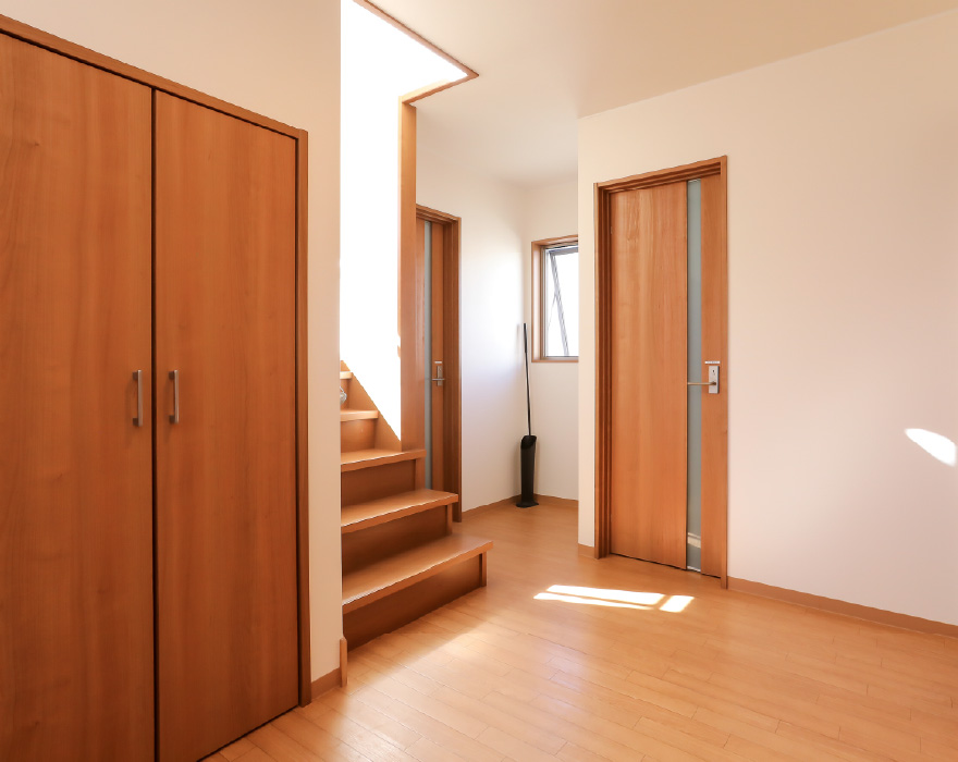 吹き抜けのある明るいホール